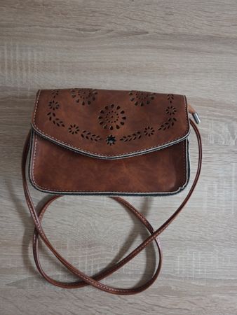 Sac à main marron perforé - parfait pour l'été!