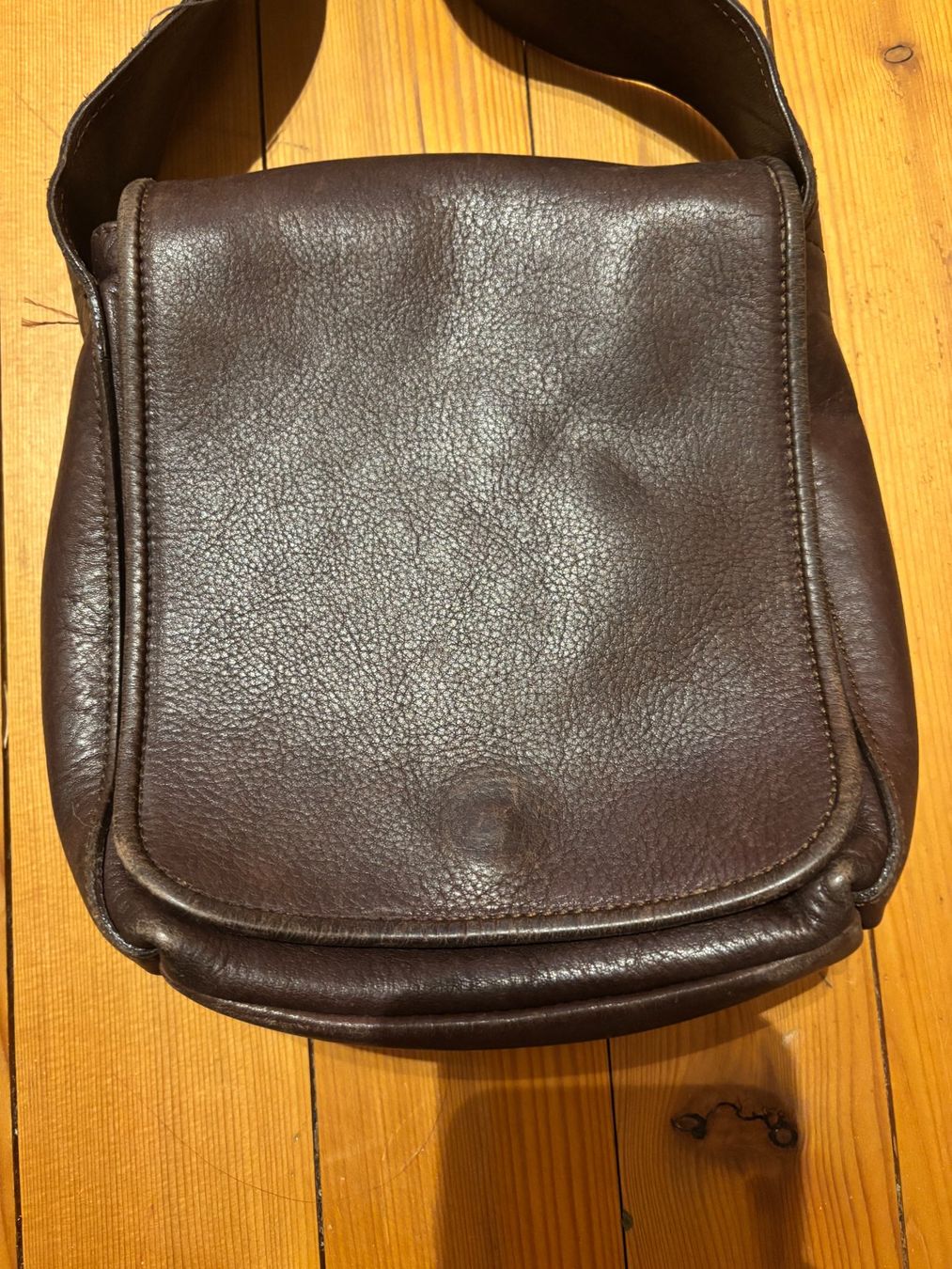 Bally Sacs femmes: Bally Umhängetasche – D'occasion à Winterthur par Schneuzi 1