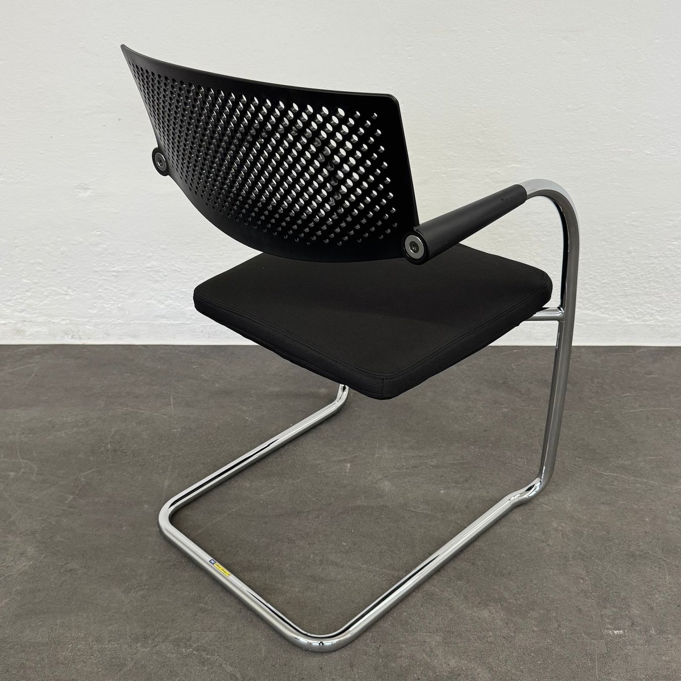 Vitra Sedie: Vitra Visavis 2 Freischwinger - stapelbar - Anthrazit - ohne – Usato da Schönenwerd venduto da mcofficeshop 3