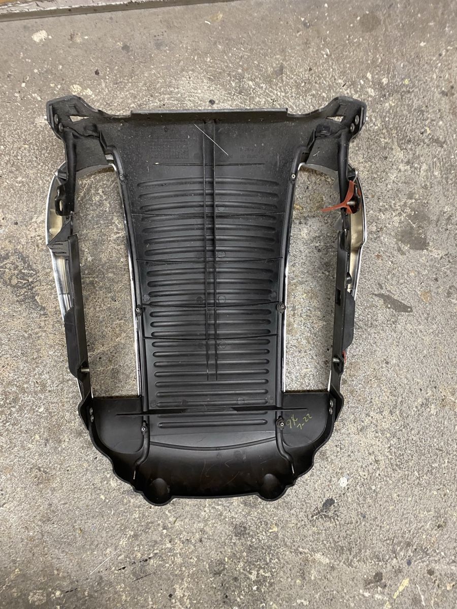 Harley-Davidson Toutes les pièces détachées moto: Kühlabdeckung Harley Vrod  – D'occasion à Kaltbrunn par la77 1