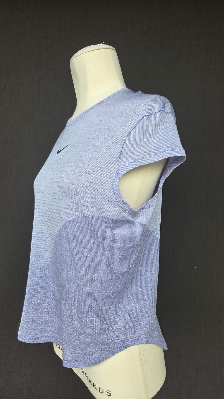 Nike T-shirt: Sport Laufshirt von Nike in M – Nuovo (secondo la descrizione) da Kreuzlingen venduto da MeinKleinesAtelier 2