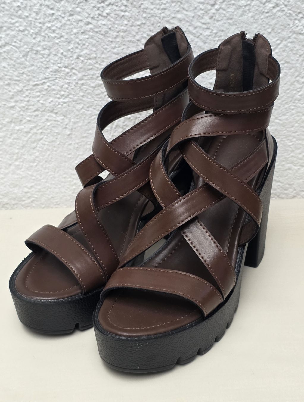 Scarpe da donna: Braune Sandalen mit Blockabsatz, Grösse 37, Neu – Nuovo (secondo la descrizione) da Rheinsulz venduto da Gilea