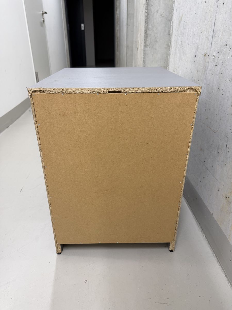 Comodini: IKEA Malm Kommode mit 2 Schubladen, grau – Usato da Zürich venduto da con_mts2 4