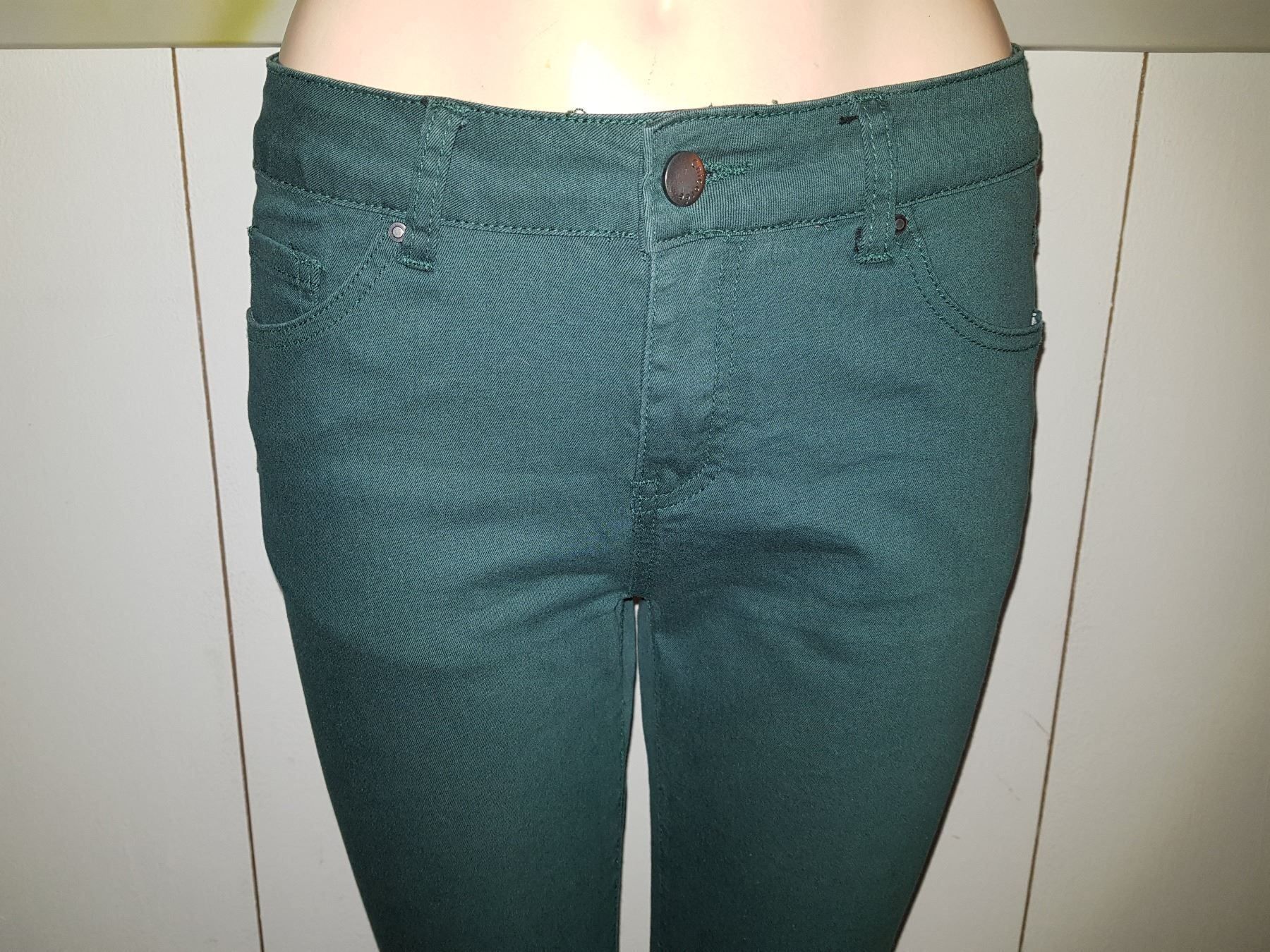 Jeans: Jeans CHICOREE    Taille/Grosse S – Usato da Cossonay-ville venduto da Super-Price-Quality 1