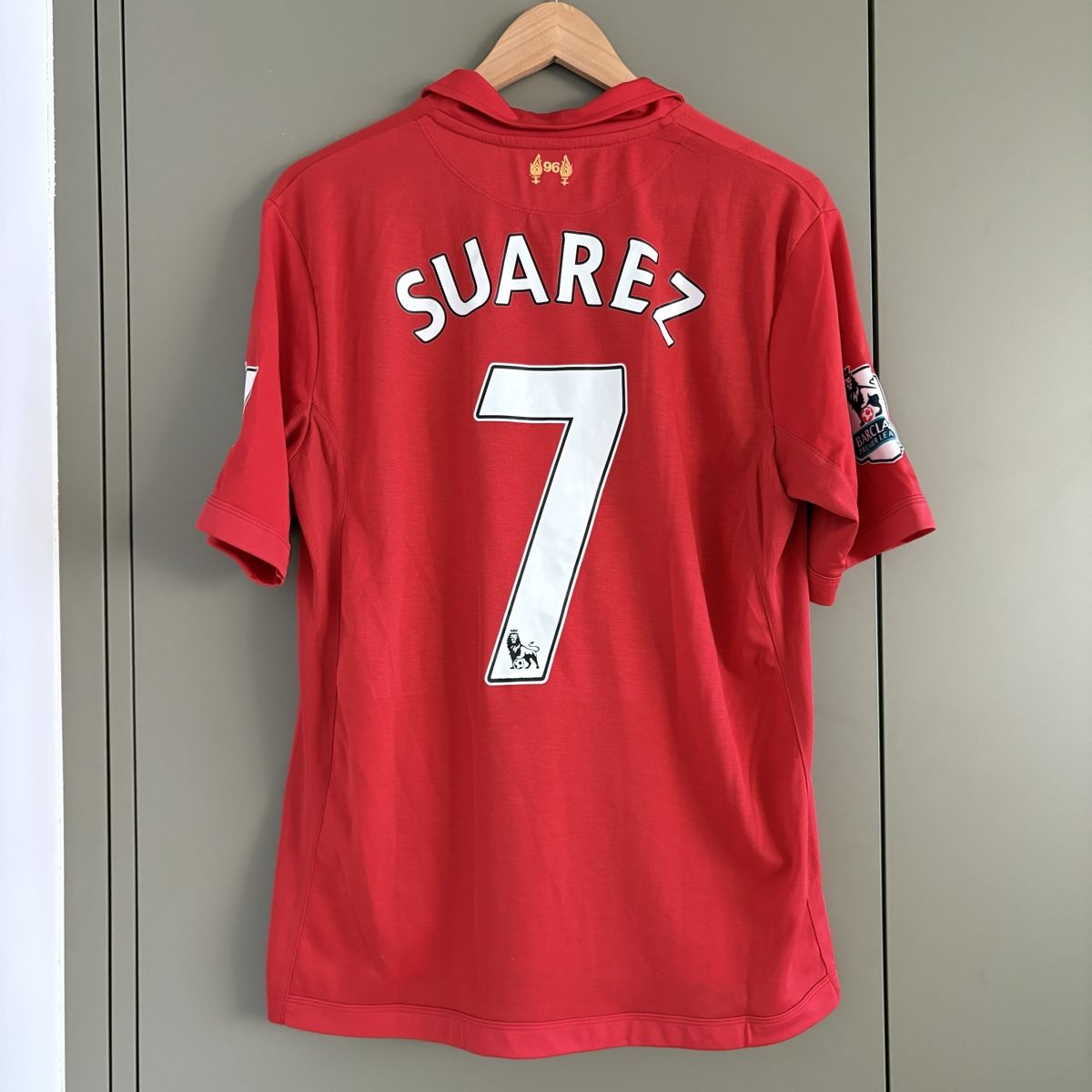 Liverpool Fc Canottiere & Pantaloni: Fc Liverpool Trikot Warrior Suarez – Usato da Winterthur venduto da LaBodega 7