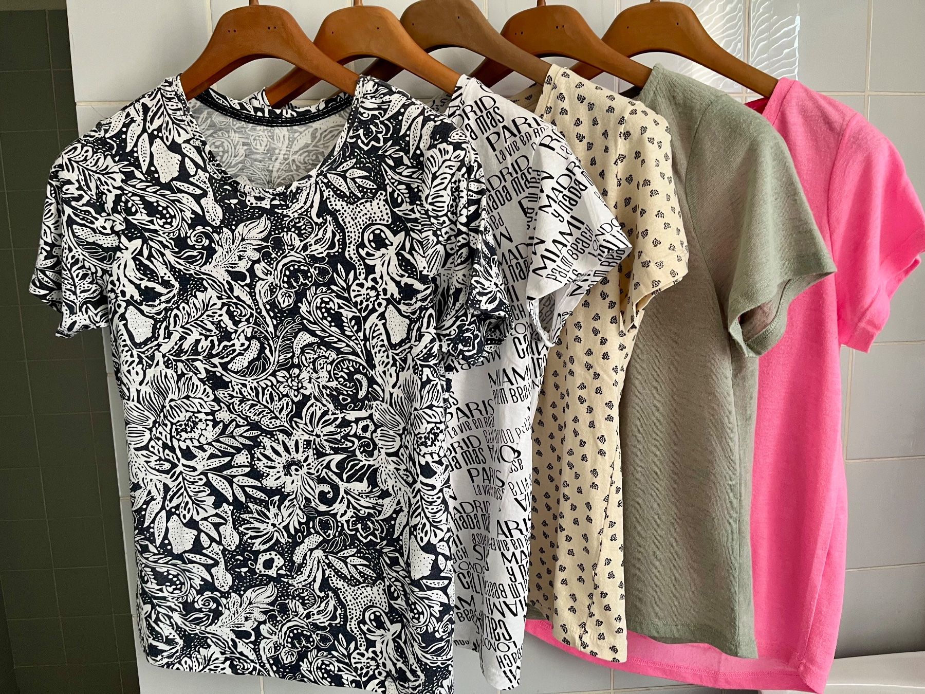 T-shirt: 5 T.Shirt, gemustert und uni, Kurzarm, Gr.M/40 – Usato da Adliswil venduto da eri.40