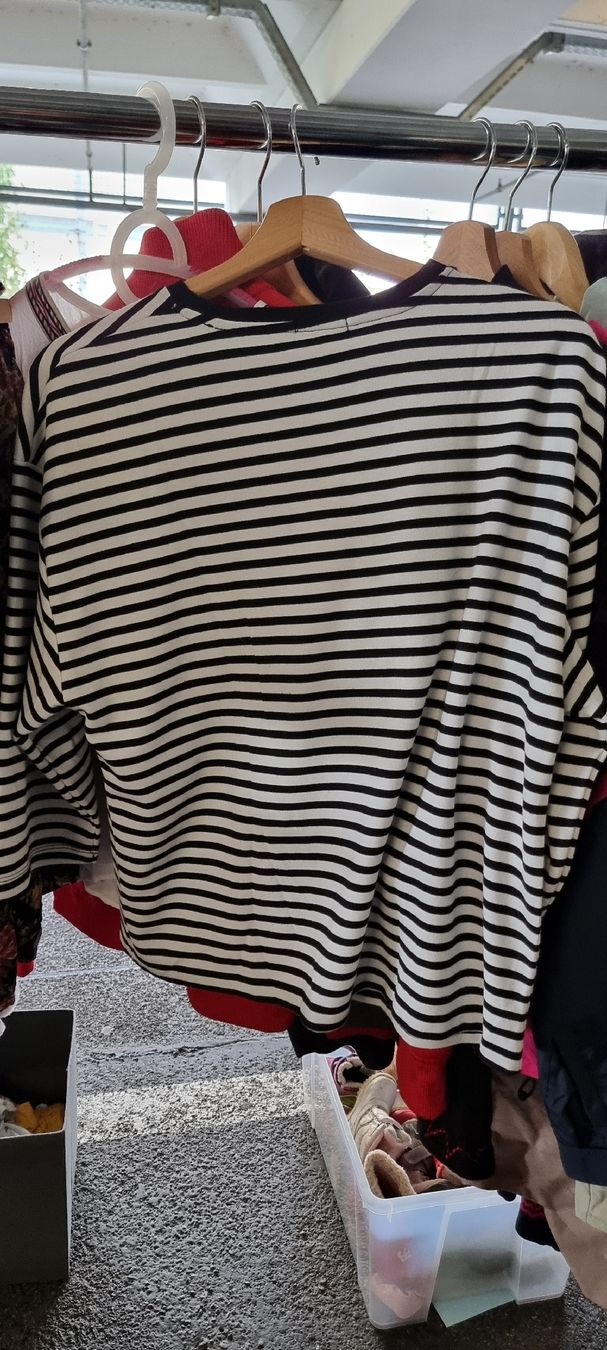 Stradivarius Pullover & Sweatshirts: Stradivarius Pullover Grösse L – Gebraucht aus Rupperswil von greenangel4 1