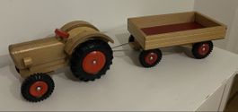 Traktor aus Holz 