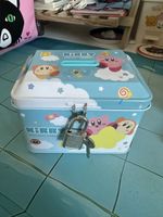 Salvadanaio Kirby in latta con lucchetto