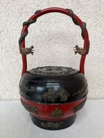 Ancien Panier de mariage chinois en bois laqué rouge et noir