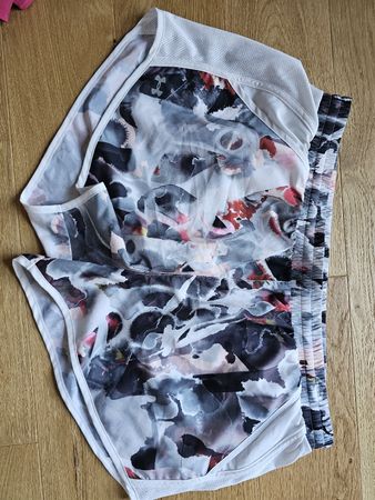 Neue Under Armour Trainingsshorts - Grösse XL zu verkaufen