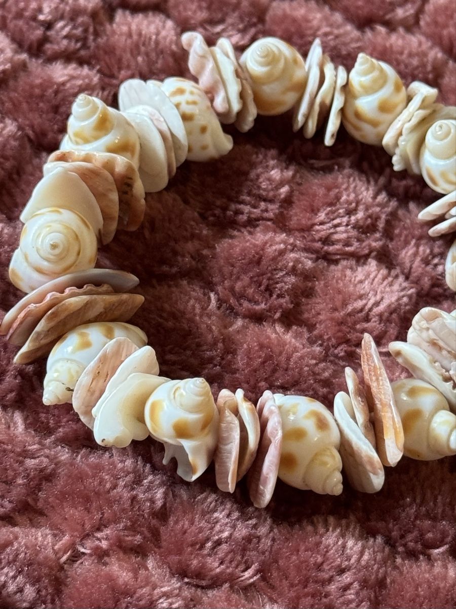 Bracciali & Braccialetti: Unique Seashell Bracelet - Perfect Summer Accessory! – Usato da Zürich venduto da olalinda 1