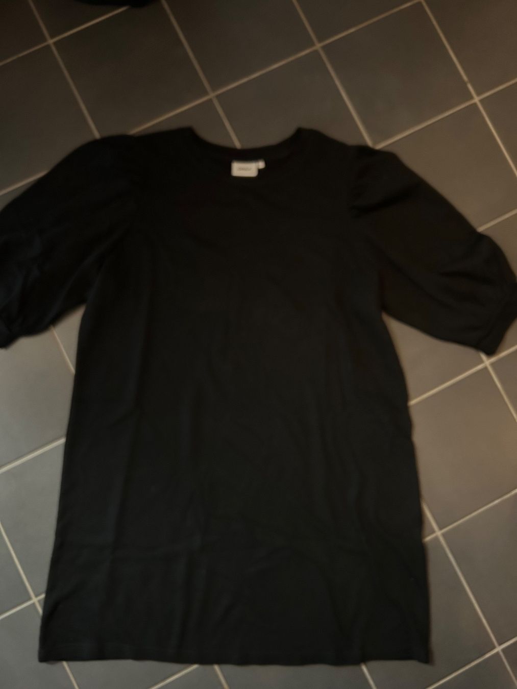 Vestiti: Robe mi saison noire / T. L – Usato da Daillens venduto da guisepa