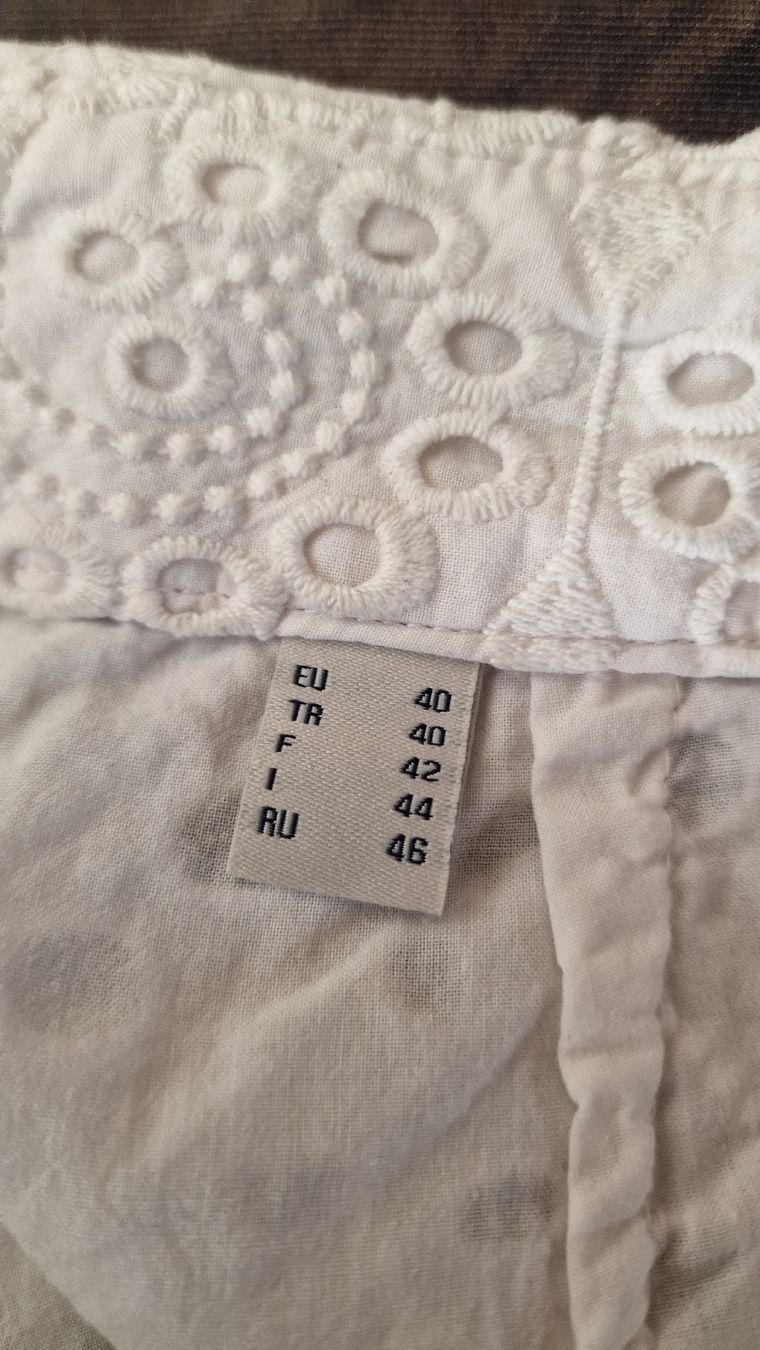 Pantaloni: Shorts weiss Gr 38/40 – Usato da goldach venduto da seegoldi13 2