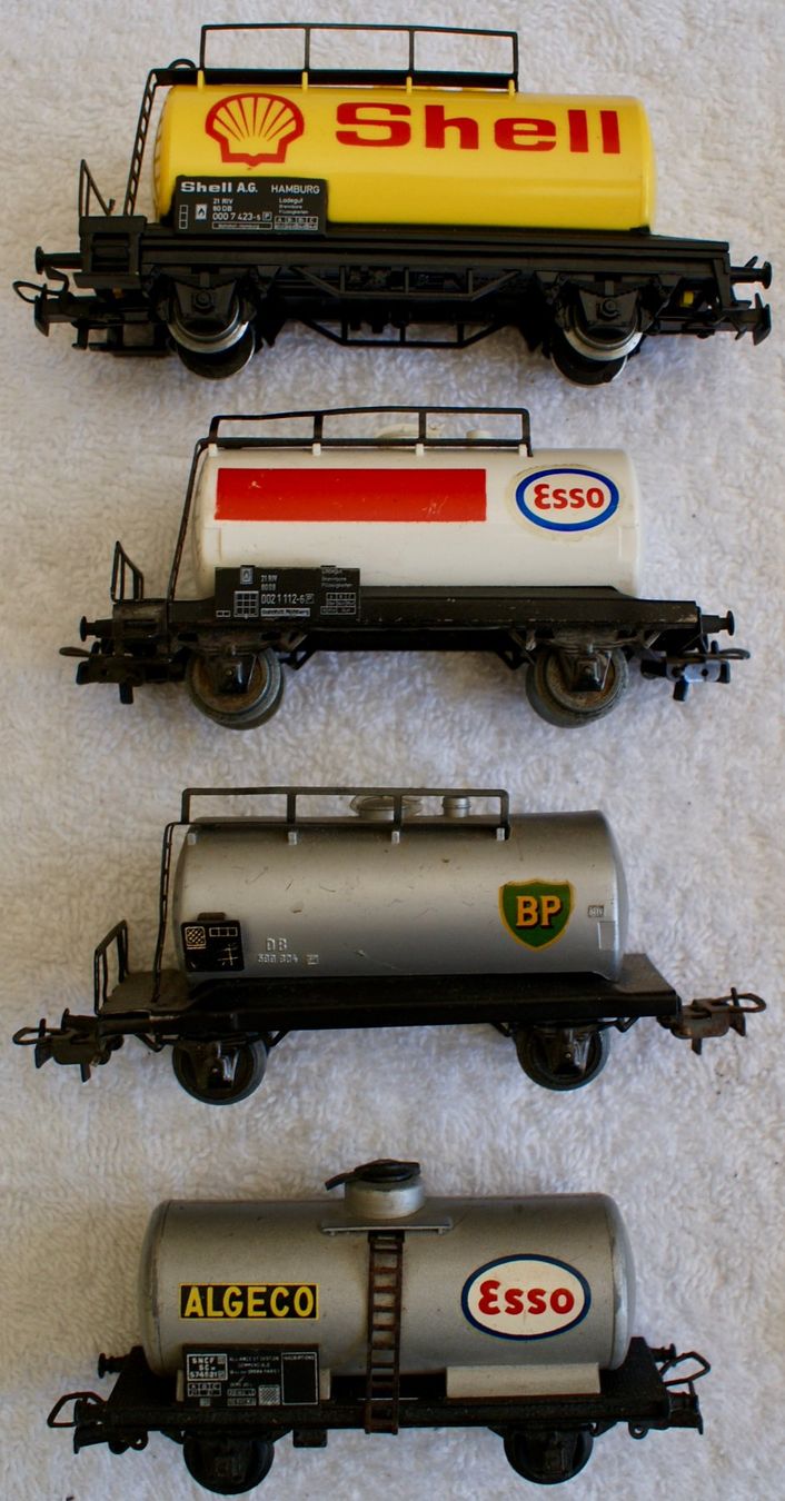 Märklin Modellini di ferrovie: Lot de 4 wagons citerne Marklin – Usato da Morrens VD venduto da alain50