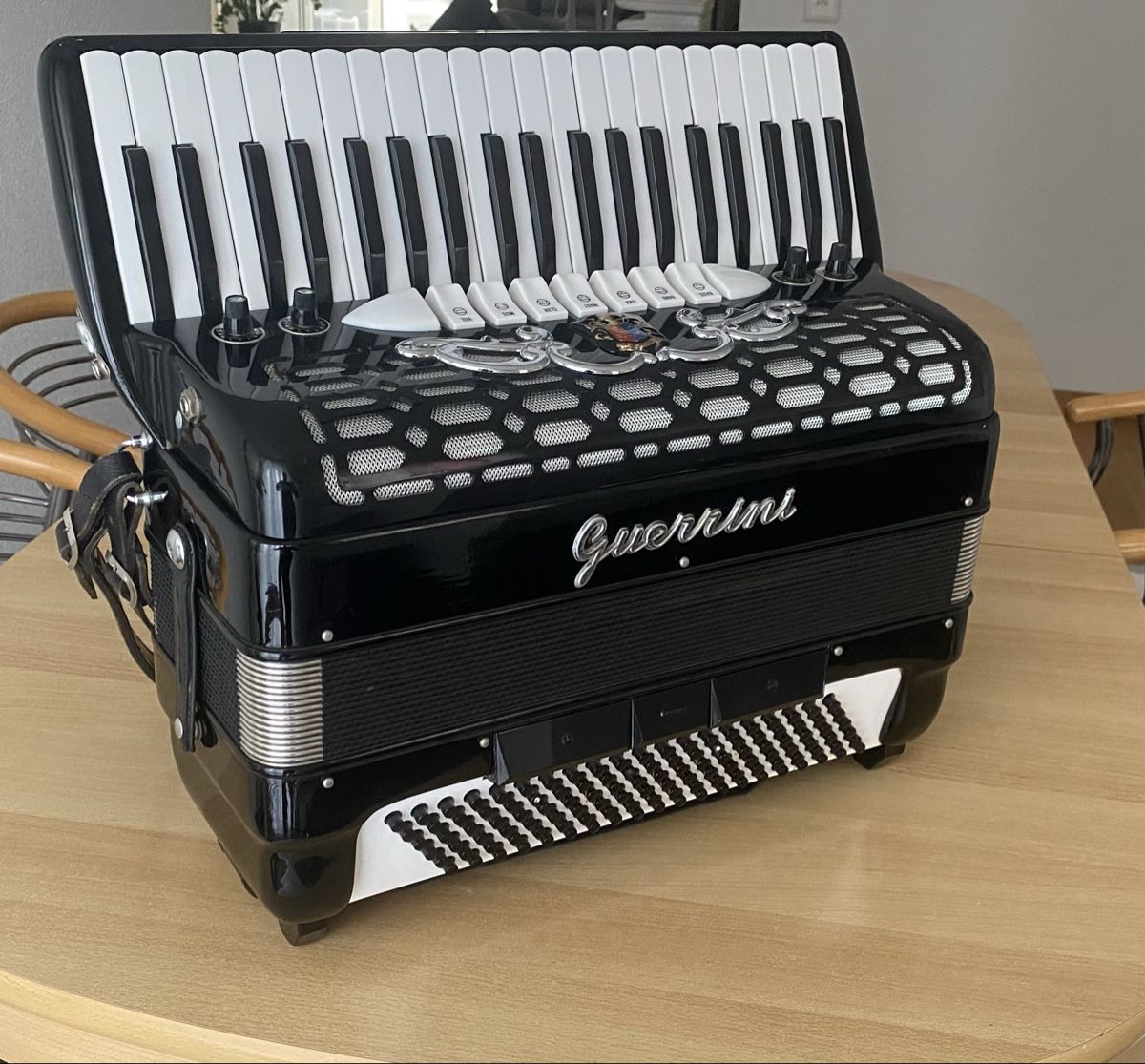 Strumenti musicali: Guerini Akkordeon Student 127 – Usato da wittenbach venduto da Stanko393