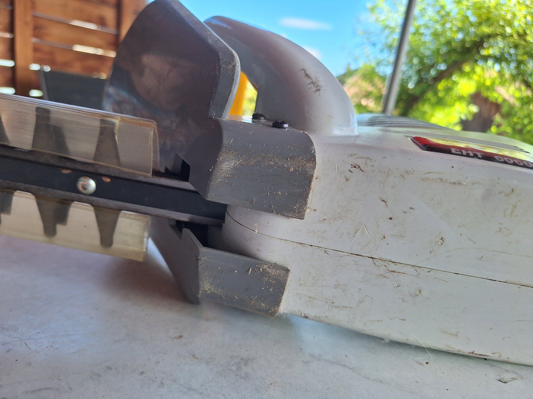 Ryobi Tutti gli attrezzi: HECKENSCHERE ELEKT. 60 CM KLINGE – Usato da Huttwil venduto da Kunterbuntli 4