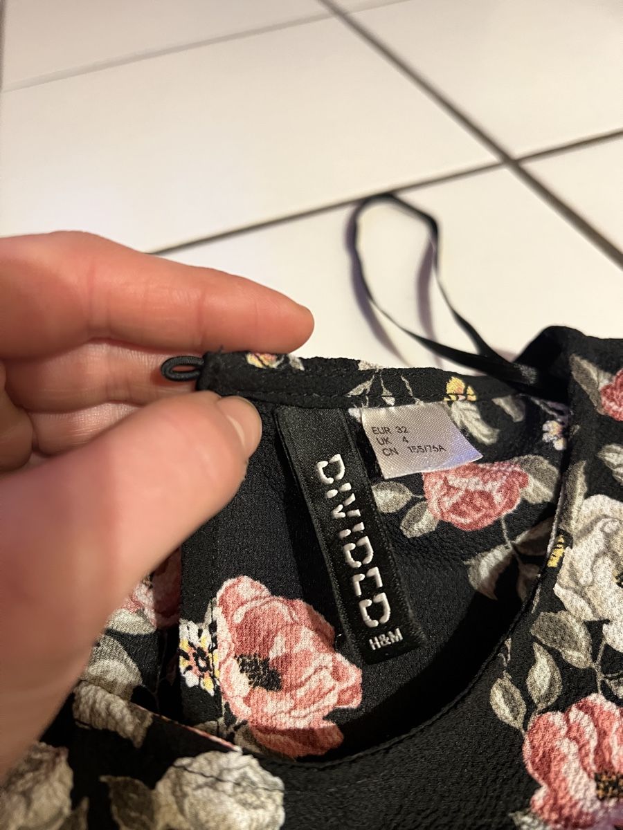 H&M Vestiti: H&M Kleid, Gr. 32, Blumendesign, Röckli – Usato da Bern venduto da fla_yj25 2