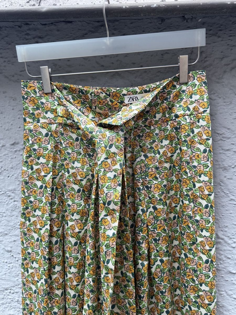 Zara Hosen: Hosen Zara Blumenmuster Grösse S  – Gebraucht aus Siebnen von koschitoschi 3