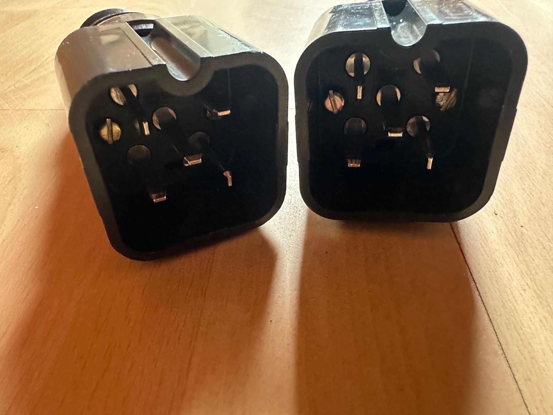 Spine: Stecker J15 5 polig  2.Stück – Usato da Huttwil venduto da Bolpa 3