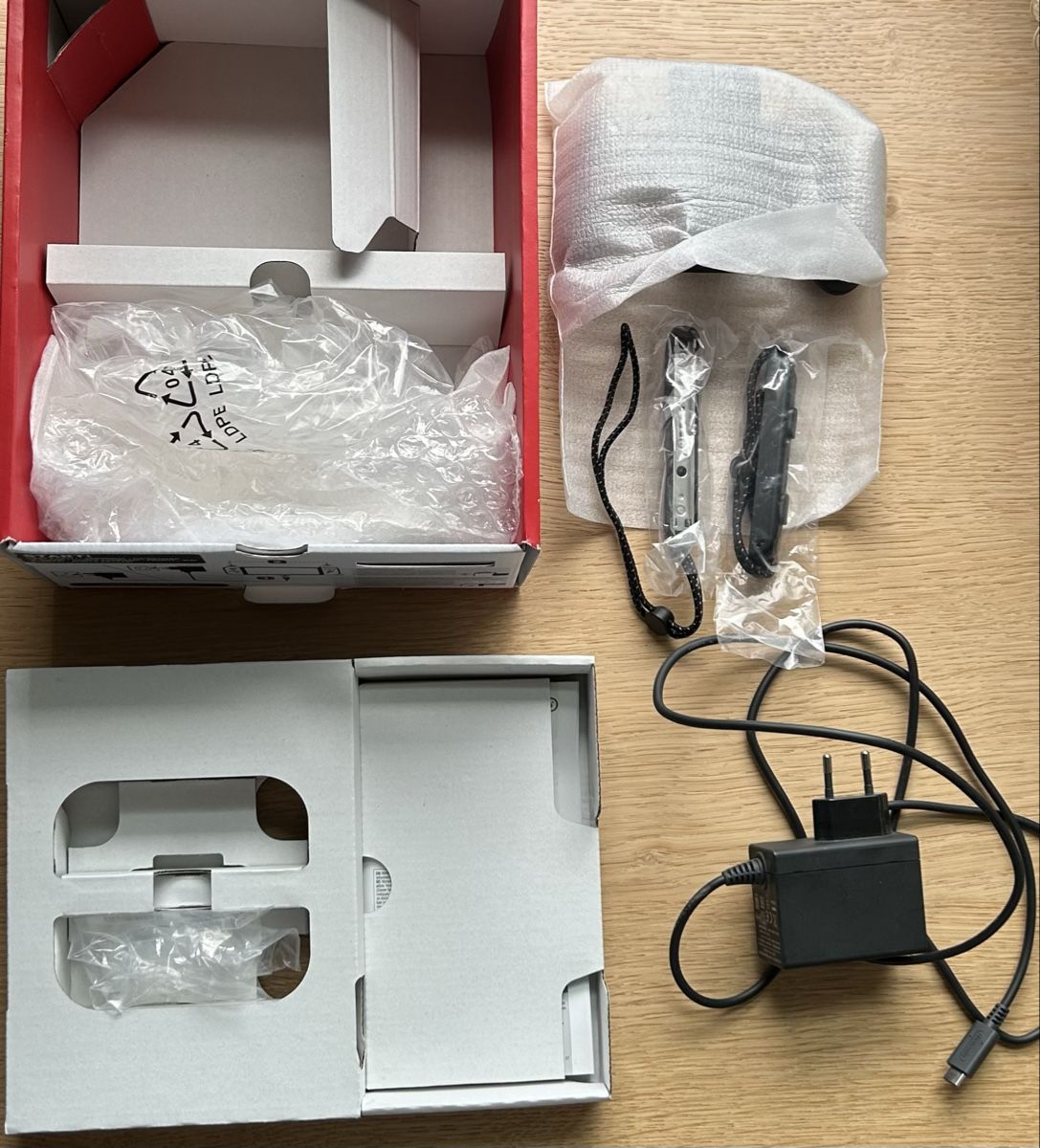 Nintendo Konsolen: Nintendo Switch OLED – Weiss, neuwertig – Neu (gemäss Beschreibung) aus Grabs von Jonas.2005 5