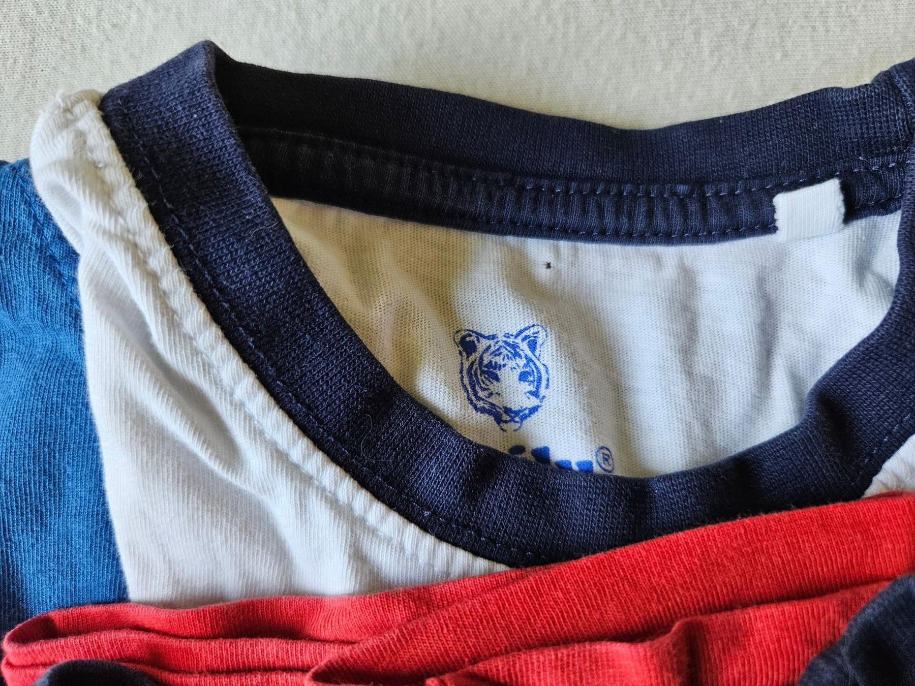 Hemden, T-Shirts & Polos: Shirts Langarm Set 3 Stück 98/104 – Gebraucht aus Unterengstringen von saraman 2