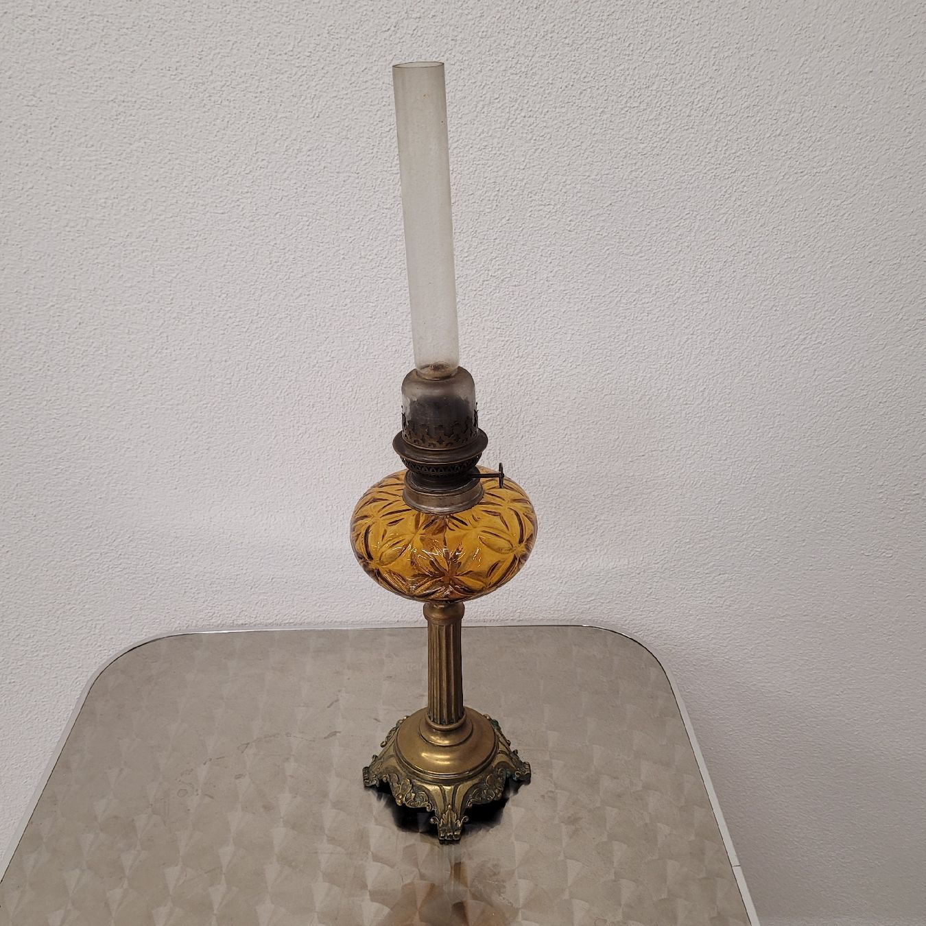 Lampade: alte antike petrollampe messingfuss – Usato da Reichenburg venduto da AK307