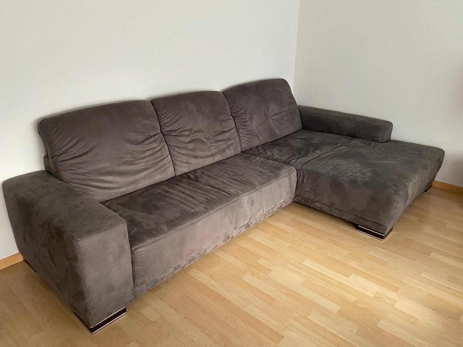 Sofas: Eckcouch mit Chaiselounge (Möbel Svoboda) – D'occasion à Mörschwil par clashup