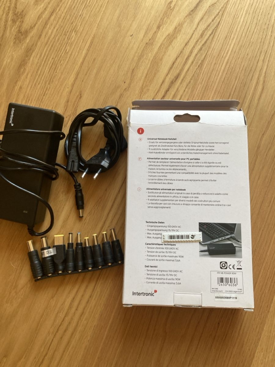 Caricabatterie: Universal Notebook Netzteil 90W +9 Adapter – Usato da Gümmenen venduto da lar12