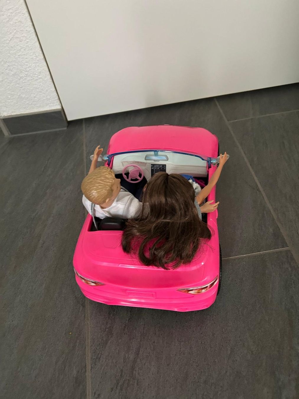 Spielzeuge: Barbieauto – Gebraucht aus Rümlang von sch_jp8f