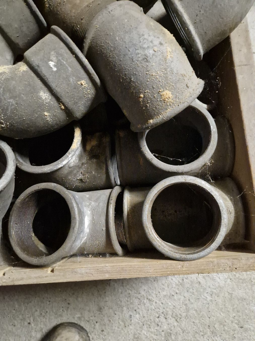 Tutti gli attrezzi: GF+ Metallformstücke – Usato da Studen BE venduto da valtra66 5