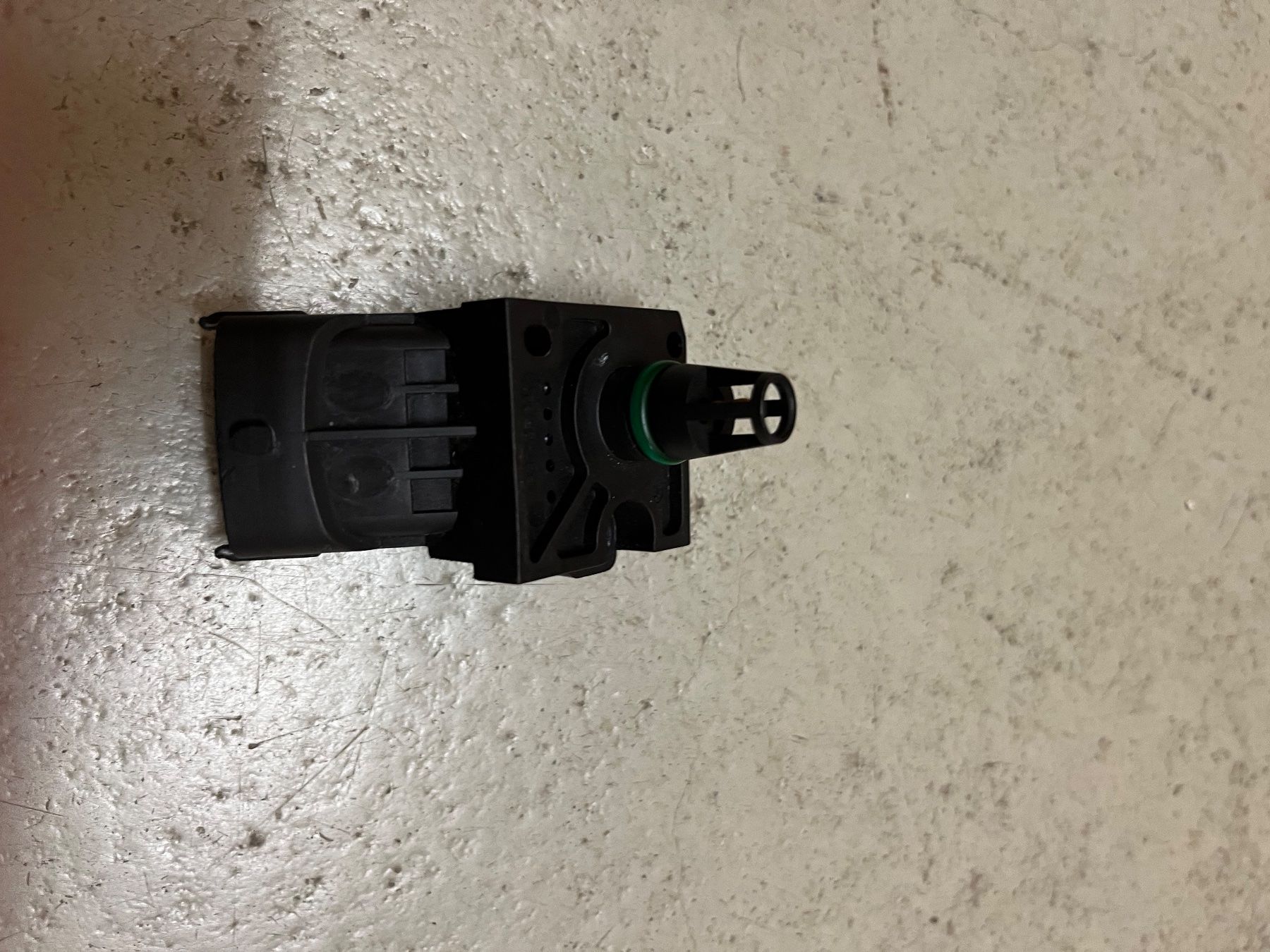 Volvo Tutti pezzi di ricambio auto: Volvo Ladedrucksensor - 8677288 – Usato da Bischofszell venduto da VolvoT5 2