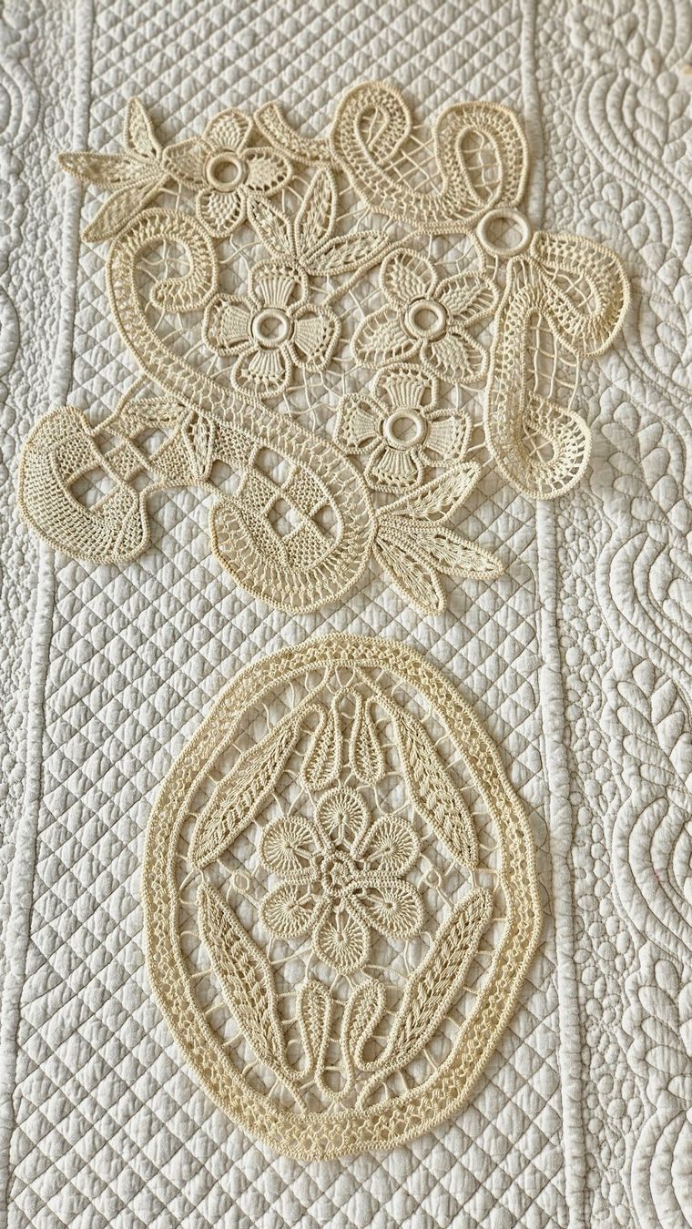 Sottobicchieri: 2 antike Spitzdeckchen, Handarbeit, Nadel-Spitze, Vintage – Usato da Gossau ZH venduto da LeoniesDeko