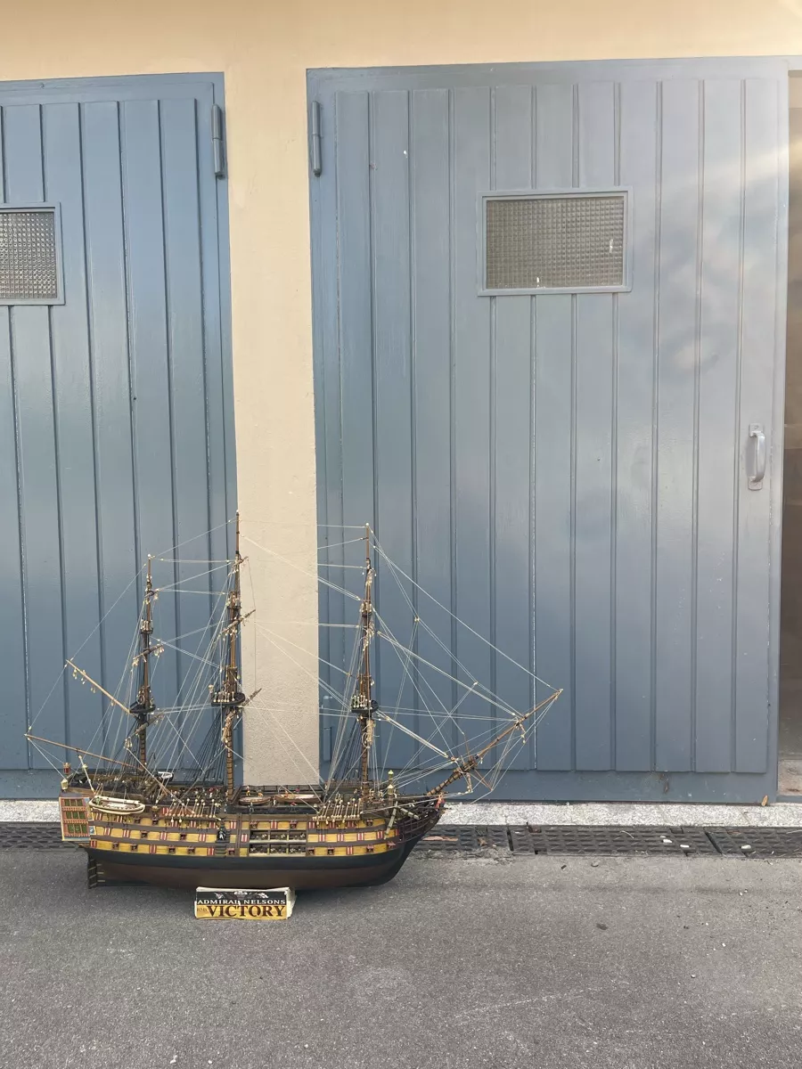Kit di modellismo & Modellini statici: Schiffsmodell HMS Victory Schnittmodell mit Vitrine – Usato da Basel venduto da torthum 6