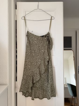 Olive Green Summer Wrap Skirt - Size Medium - Cute!