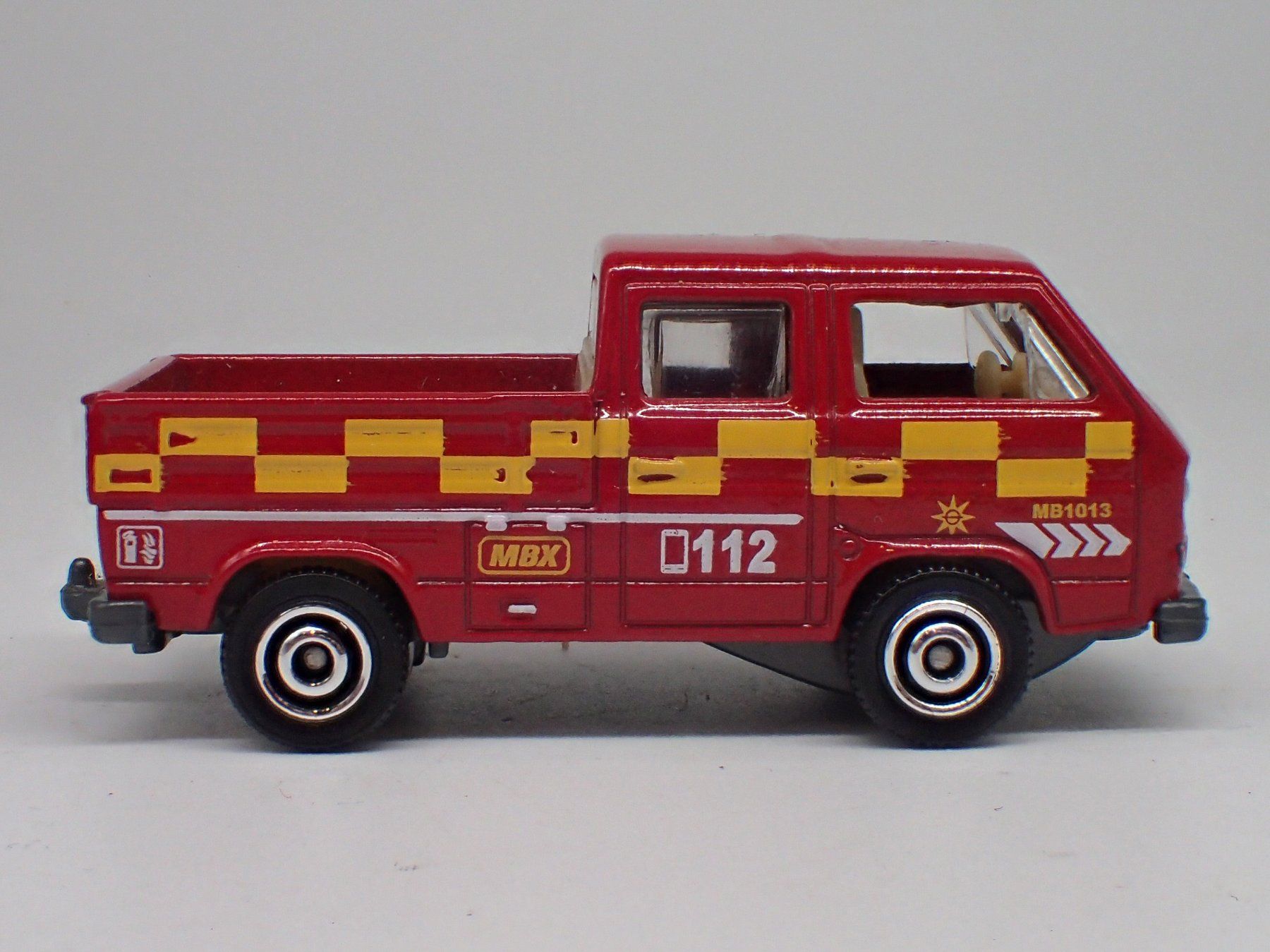 Matchbox Modellini d'auto: Matchbox 1013 - VW T3 Crew Cab Feuerwehr – Usato da Ostermundigen venduto da archeopteryx 1