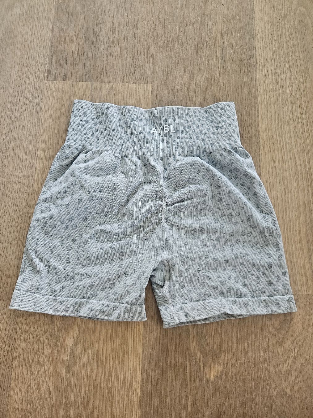Aybl Leggings: Kurze Sporthosen AYBL Grau Grösse S – D'occasion à Rüschlikon par zzz1234 1