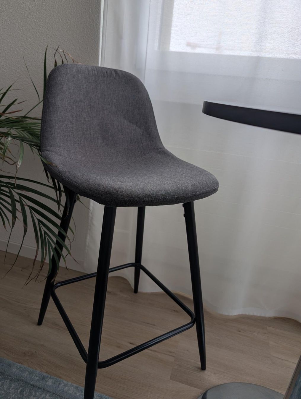 Tavoli: Modern High Table with 2 Bar Chairs Excellent Condition – Usato da Pfäffikon SZ venduto da mag_q79n 4