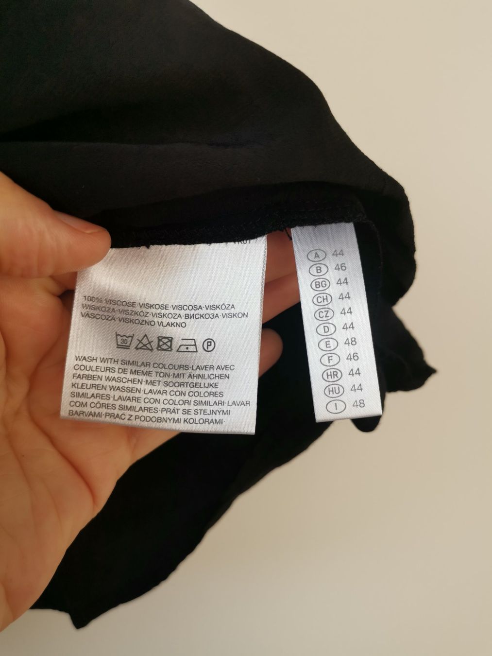 Blusen: Bluse / kurzarm / Yessica / XL / 44 / schwarz – Gebraucht aus Hergiswil NW von Angfri 2