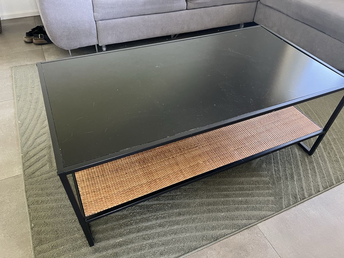 Tables: Table basse noire et rotin – D'occasion à Ropraz par Angy.ruiz 2