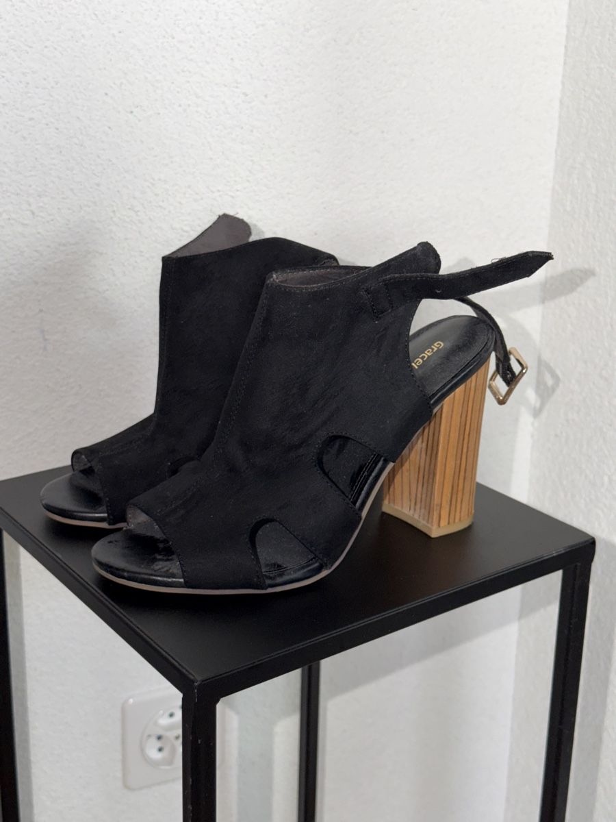 Scarpe da donna: Sommer-Sandalen – Usato da Niederuzwil venduto da Lisascloset