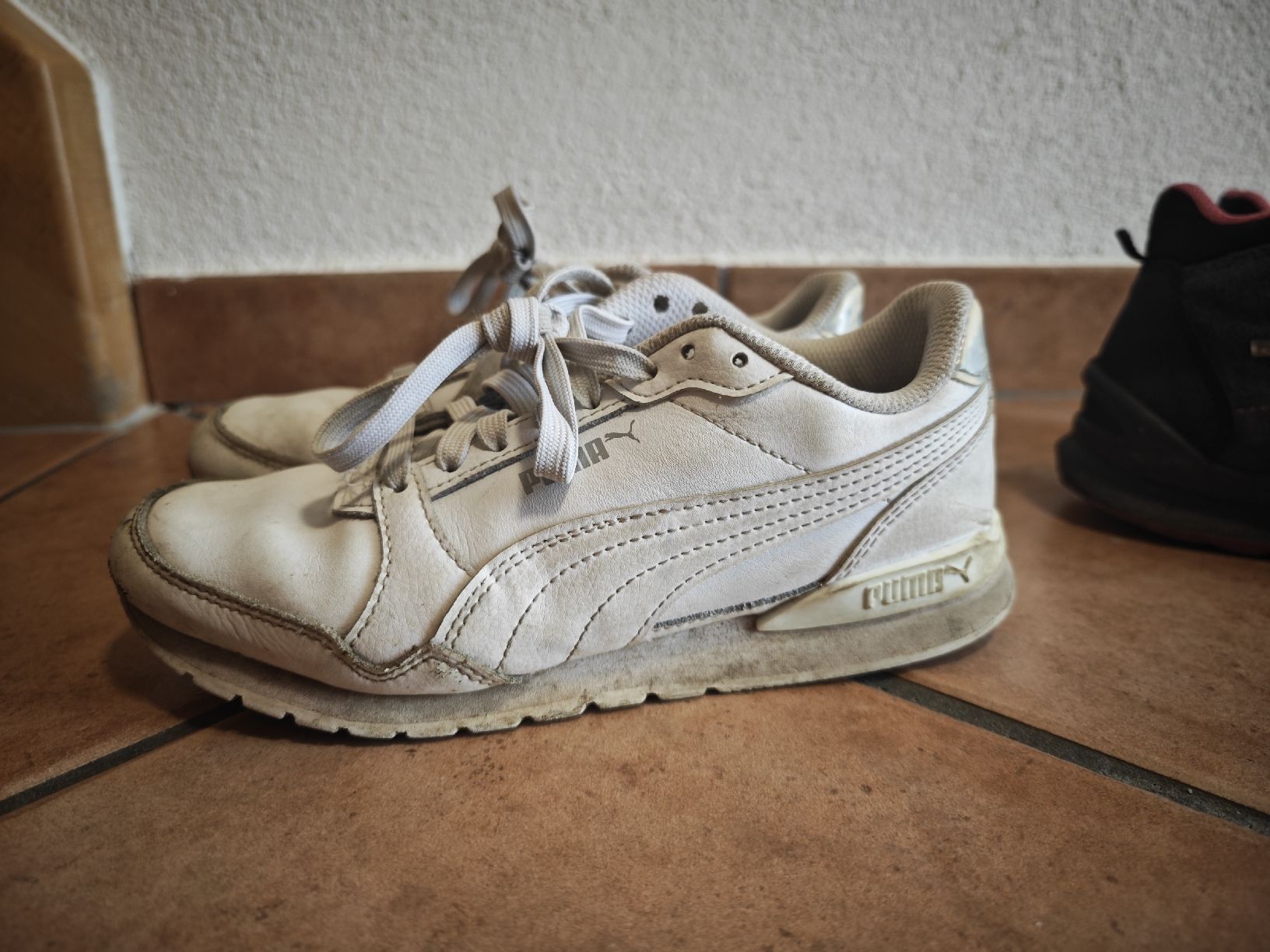 Scarpe per ragazze: Wanderschuhe und Turnschuhe Puma Gr. 36 – Usato da Bichelsee venduto da Raoul06 2