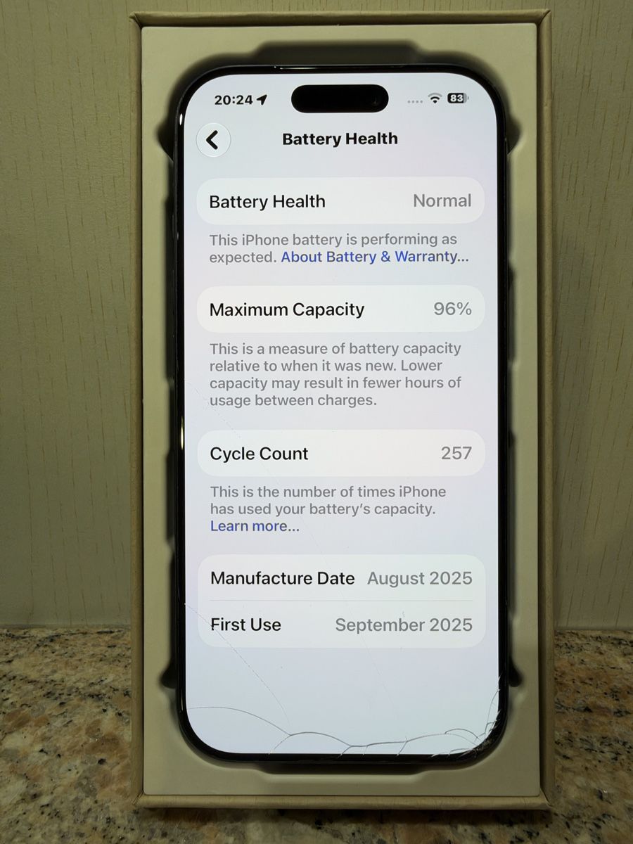 Apple Telefoni cellulari / Smartphones: iPhone 17 Pro mit Glasbruch – Technisch einwandfrei! – Difettoso da Salgesch venduto da Motecito 1
