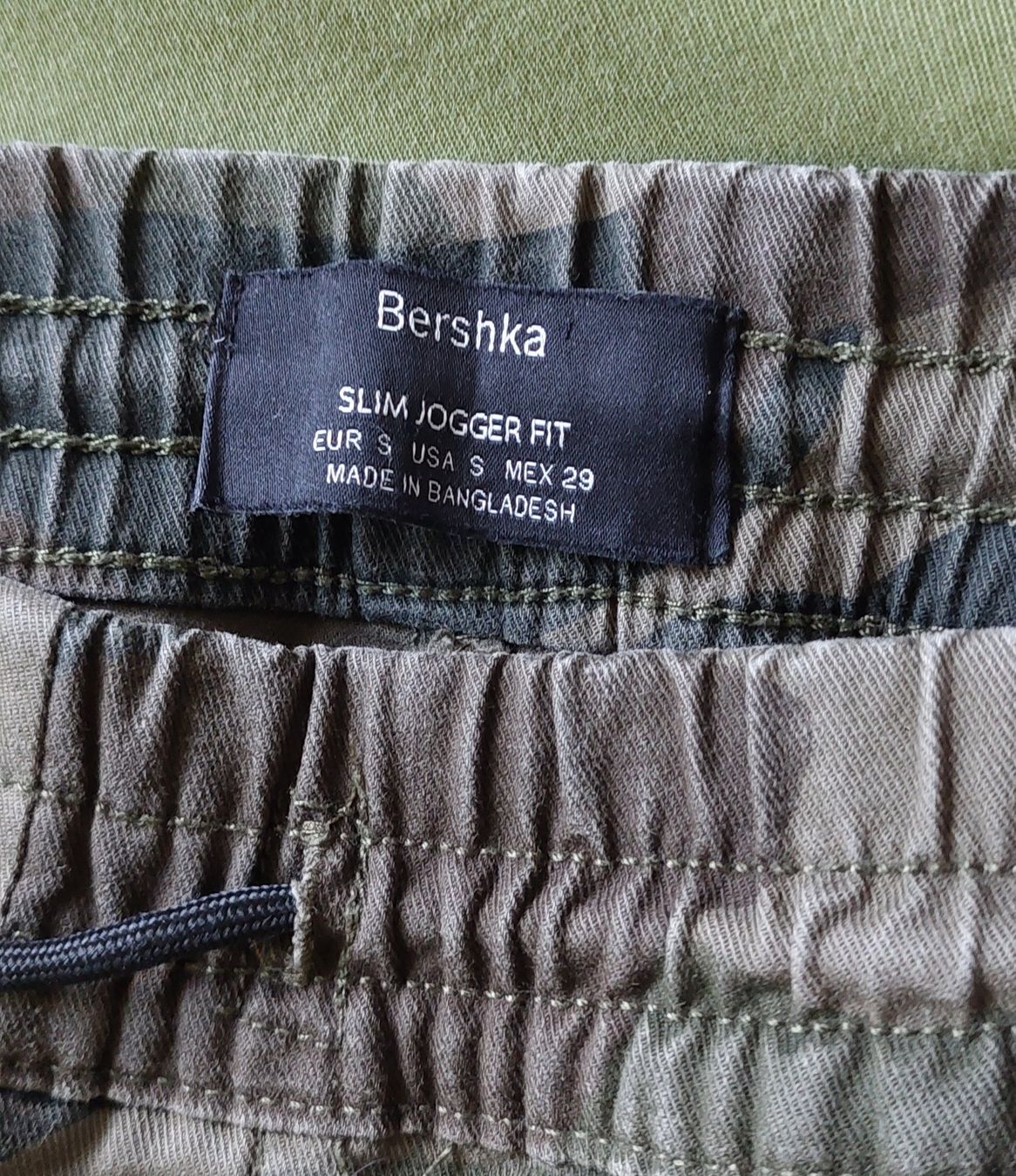 Bershka Pantaloni: Pantalon – Usato da La Chaux-de-Fonds venduto da sle_b5c8 2