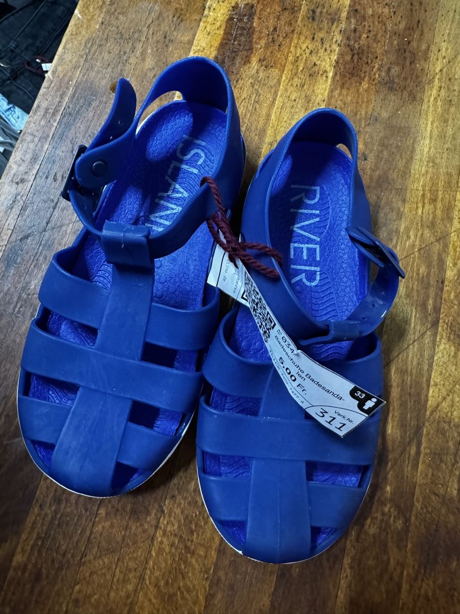 Schuhe für Jungen: River Island Badesandalen, blau, Gr. 33 – Neu (gemäss Beschreibung) aus Langrickenbach von Sunshine18