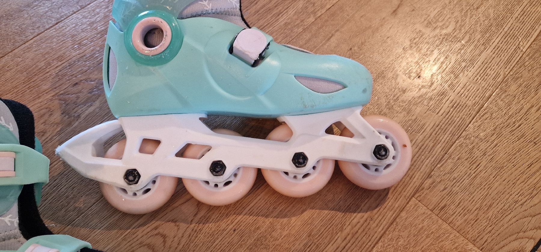 Oxelo Pattini in linea & Pattini a rotelle: Mint Green Oxelo Adjustable Inline Skates Size 28-30 – Usato da Emmenbrücke venduto da Nadmorebiti 4
