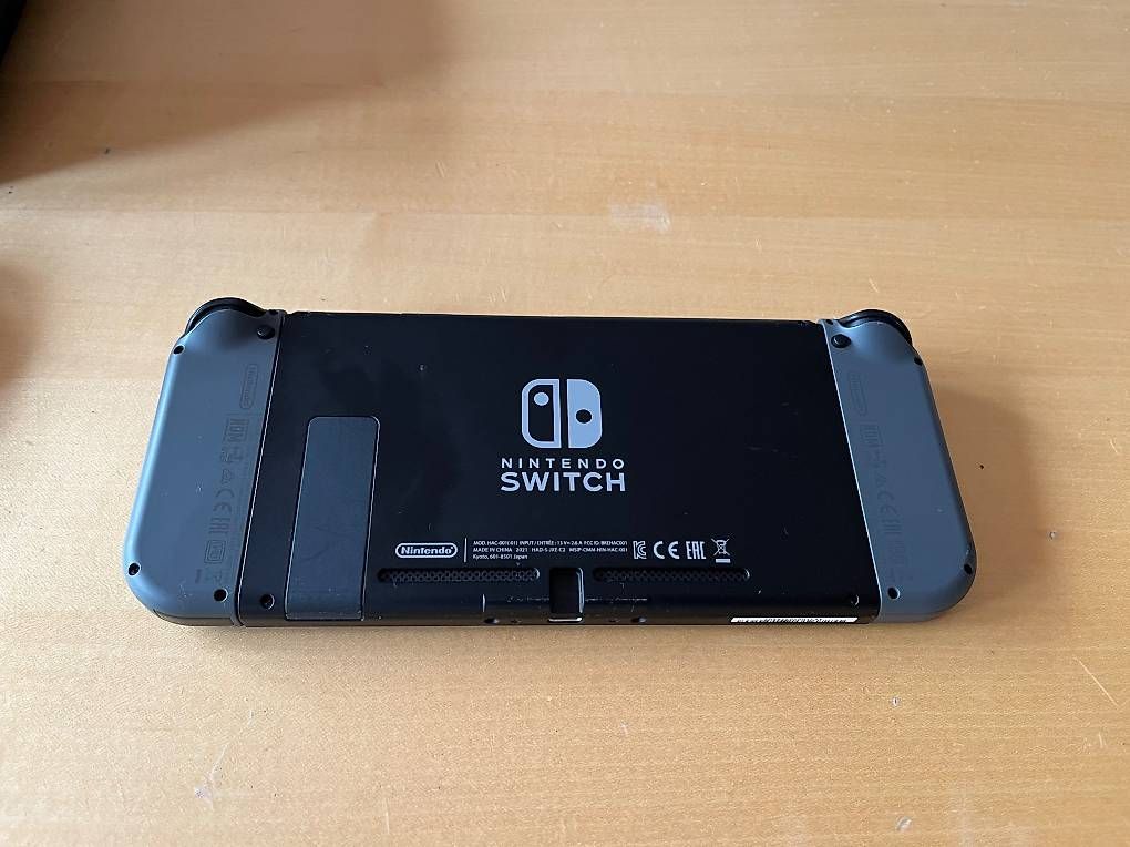Konsolen: Nintendo Switch – Gebraucht aus Lausanne von Limp5 1