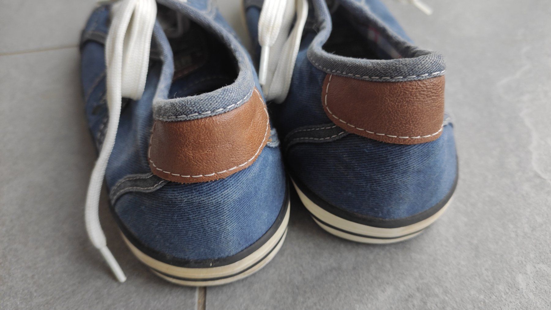 Mustang Schuhe für Jungen: Stoffturnschuhe Gr 35 von Mustang – Gebraucht aus Riehen von India13 2