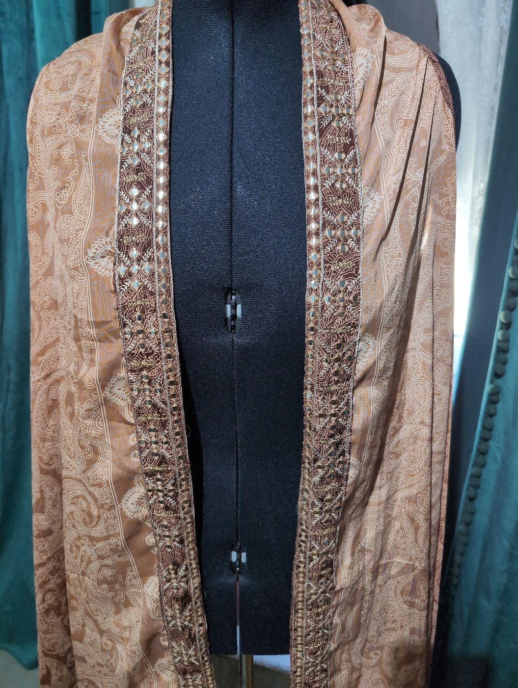 Gilet & Giacche senza maniche: Weste Braun Paisleymuster mit Borte Damen  – Nuovo (secondo la descrizione) da Busswil BE venduto da MissMuffin 2