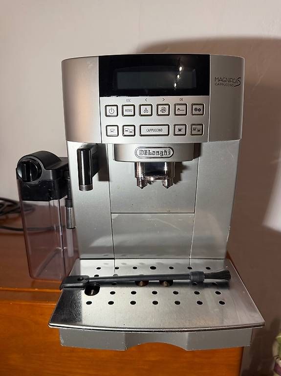 Macchine per caffè & Macchine per espresso: Vendo macchina da caffè DeLonghi Magnifica S – Usato da Verscio venduto da wolfgang_nagel_ch